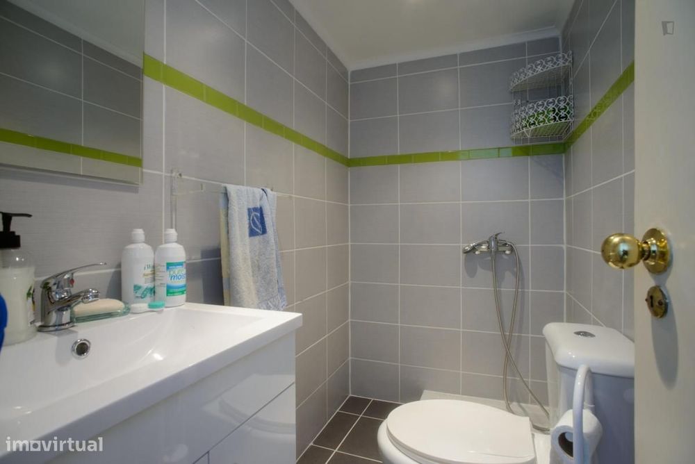 Quarto - localizado em Alameda Lisbon