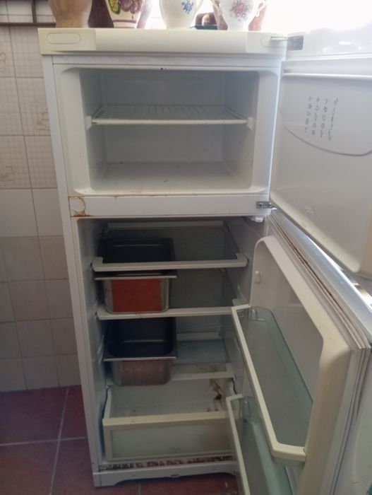 Frigorífico a funcionar bem
