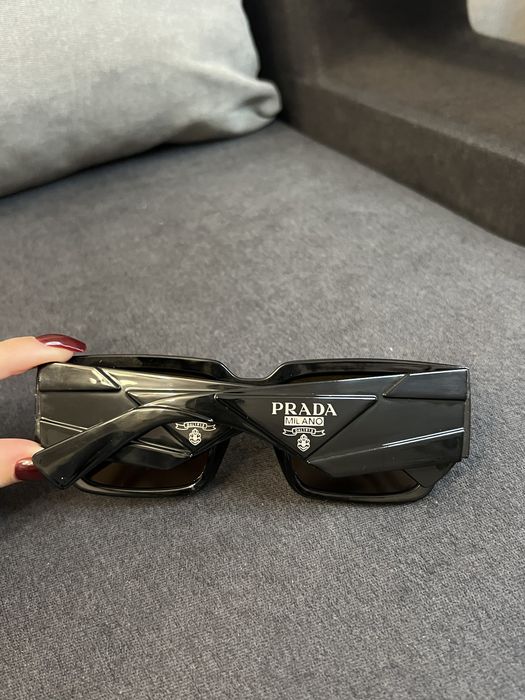 Сонцезахисні окуляри Prada