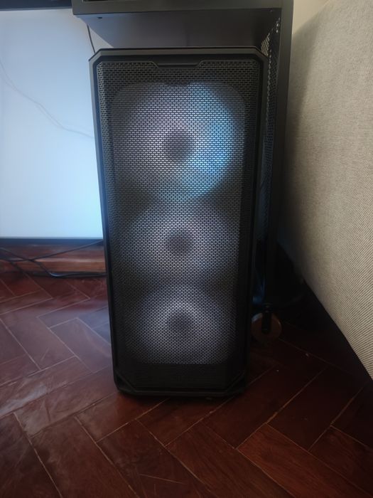 Computador desktop com monitor