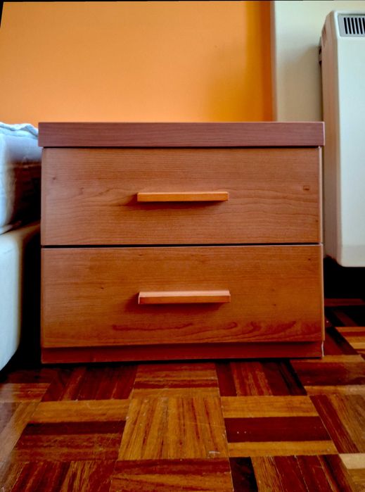 Conjunto de 2 Mesinhas de Cabeceira com Gavetas - Estado Impecável