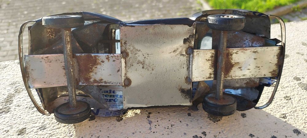 Vende carro antigo em folha