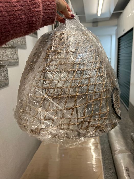 Candeeiro de tecto em palha