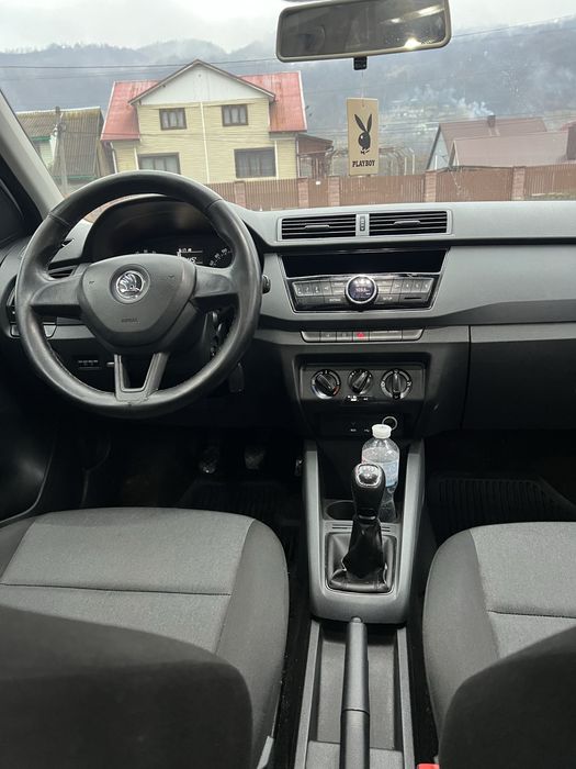 Шкода фабія 2015 рік