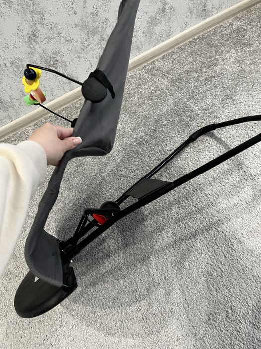 Дитячий шезлонг (крісло-гойдалка)+дуга з іграшками