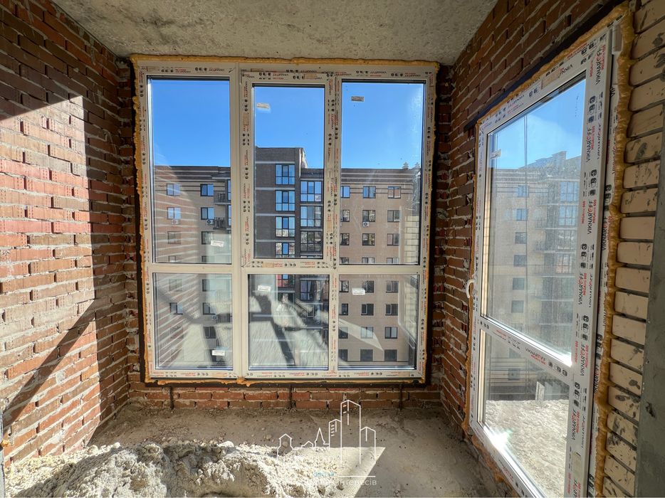 Продам 2-х кімнатну квартиру в новому будинку! Центр міста!