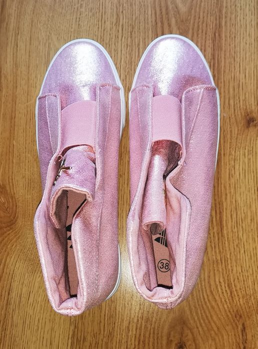 Trampki koloru złoty róż, marka Sandic