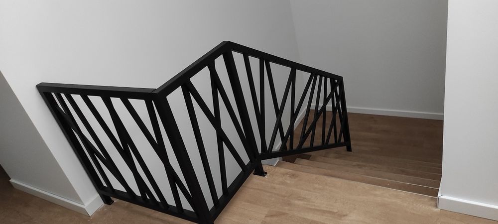 Balustrady wewnętrzne oraz zewnętrzne.