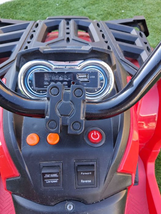 Carro eléctrico 4 rodas para criança avariado