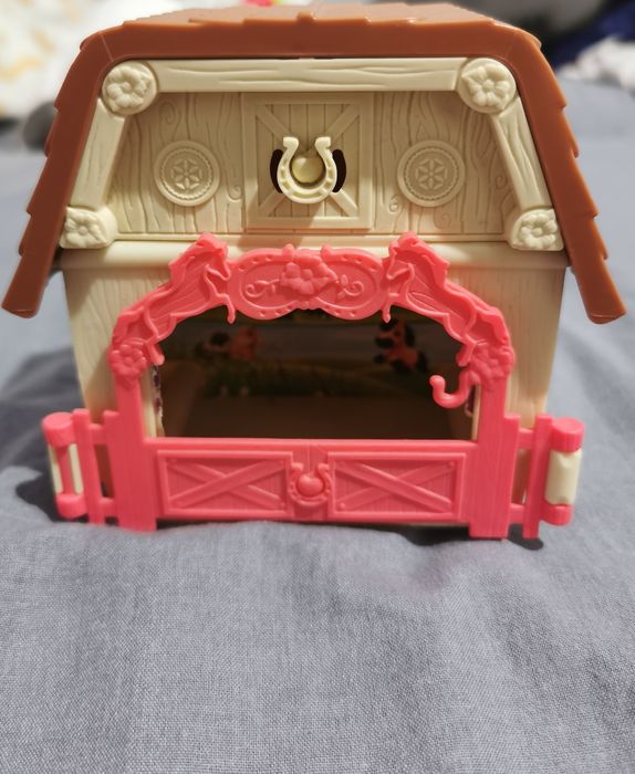 Domek stajnia dla konia zabawka