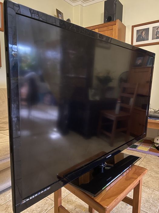 TV LED E-motion 46” com OFERTA suporte de parede