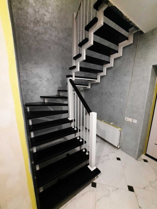 сходи, металевий каркас, сходи під ключ, дерев’яні сходинки