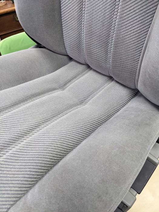 Tapicer samochodowy, obszywanie kierownic