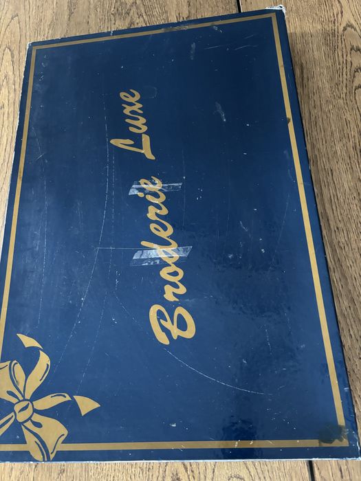 Toalha de mesa com crochê e bordado manual - Novo