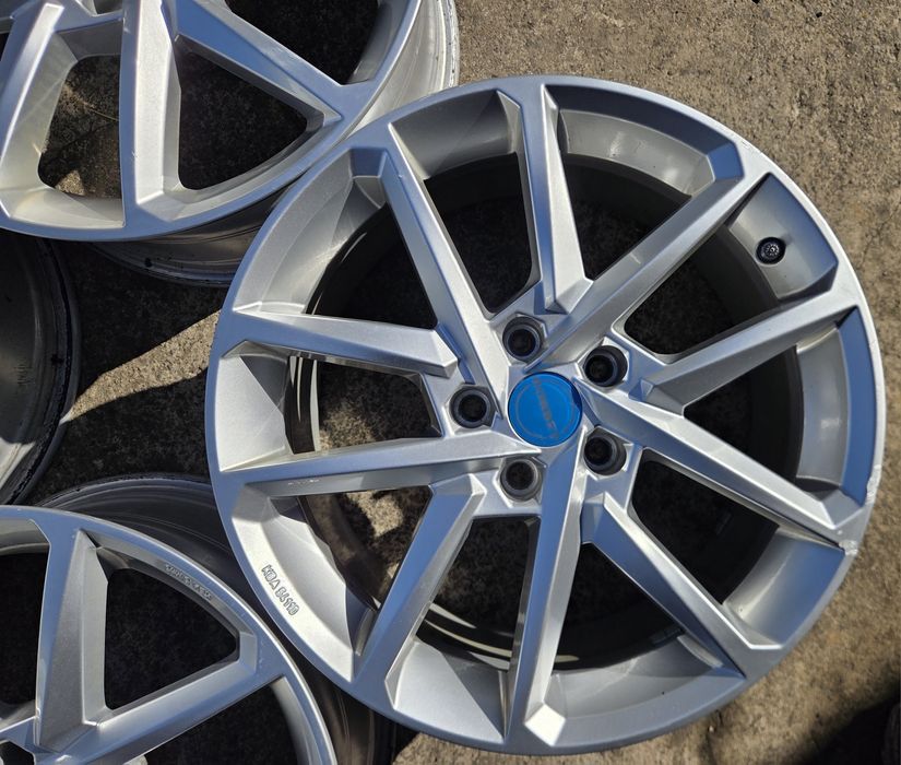 Диски 5×114.3  R18 J 8 ET40  Toyota Nissan Mitsubishi Honda Kia 
Toyot