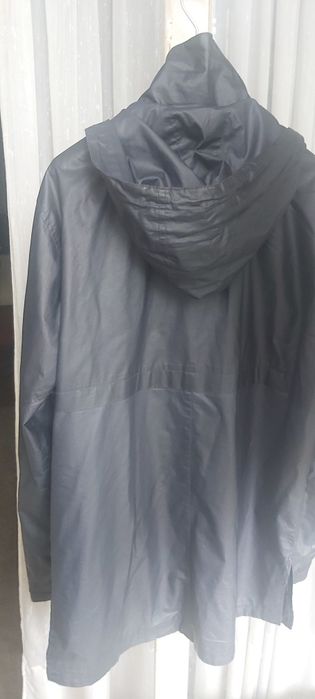 Casaco Impermeável Tam. L "PULL&BEAR" Excelente Qualidade (Impecável)