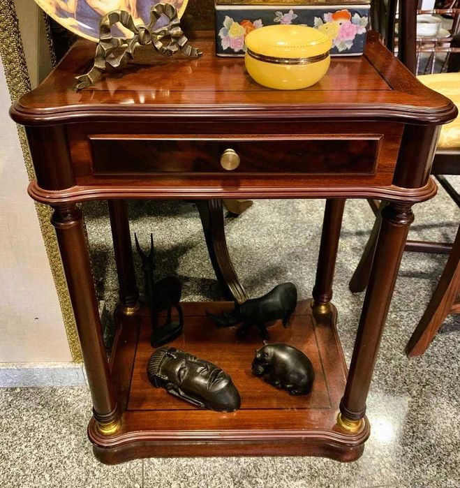 Mesa de apoio em Mogno