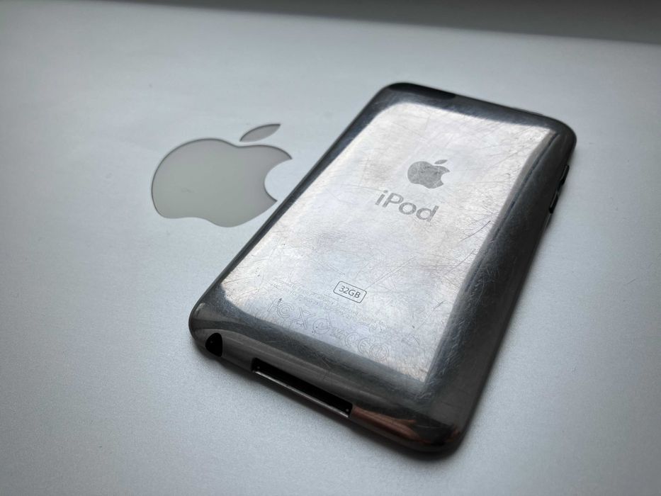 Apple iPod touch 3-gen 32 Gb \ ЦАП Cirrus Logic \ Акум. 30 год.музики