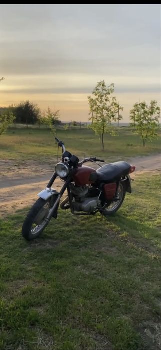 Продам мотоцикал іж планета 5