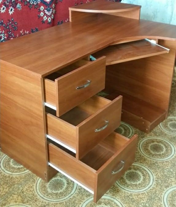 стол компьютерный