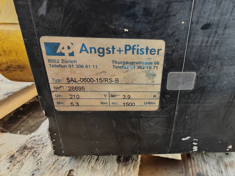 Сервомотори з драйверами і трансформатором