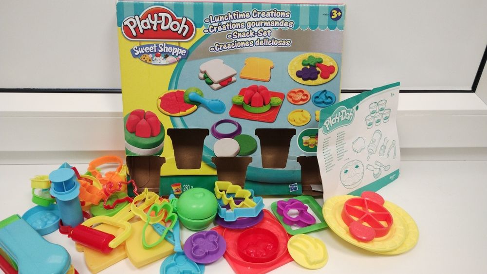 Play Doh ,zestaw różnych foremek