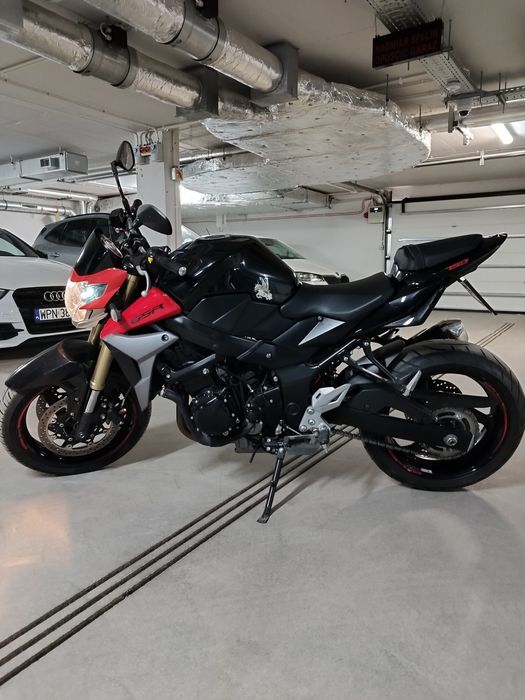 -Suzuki GSR 750-