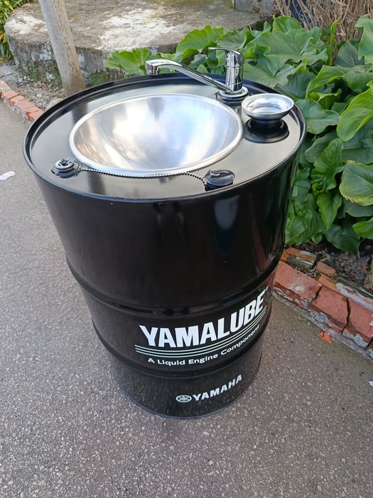 Bidão lavatório Yamaha/Baldes lixo Petronas e ENI