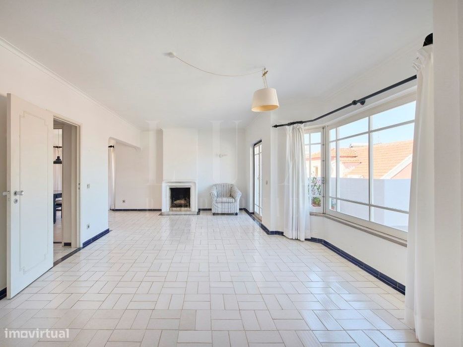 Apartamento T2 Com Vista Mar E Garagem No Centro De Cascais