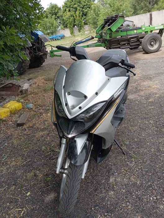 Продам скутер 150кубов