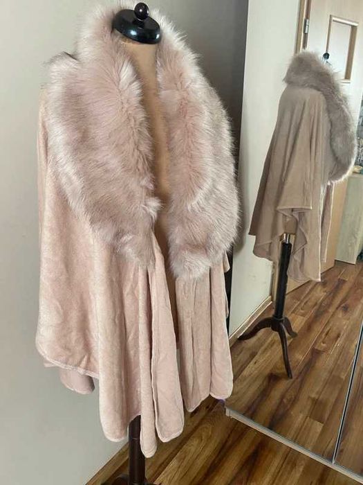 Ponczo narzutka szal plaszcz z futrem nude pudrowy róż uniwersalny