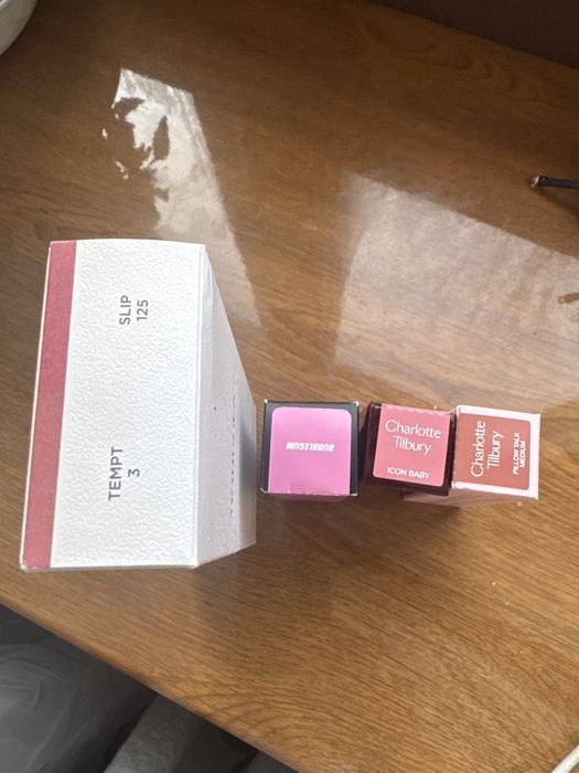 Hourglass кісточка  яка  кругом sold aut помади румяна