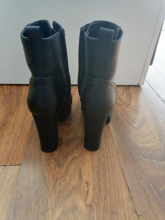 Buty czarne na kostce róż 37