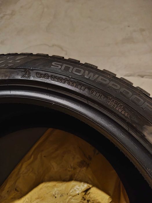 Opony Nokian Snowproof R17