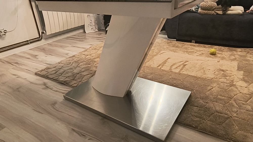 Biały stół rozkładany. Wysoki połysk.