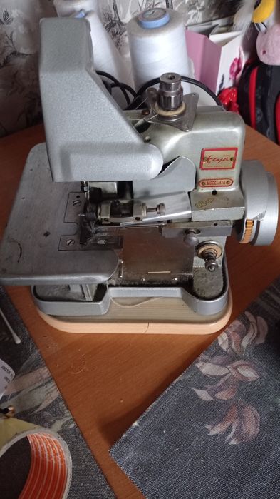 Оверлок промисловий ,3 нитки 51 клас