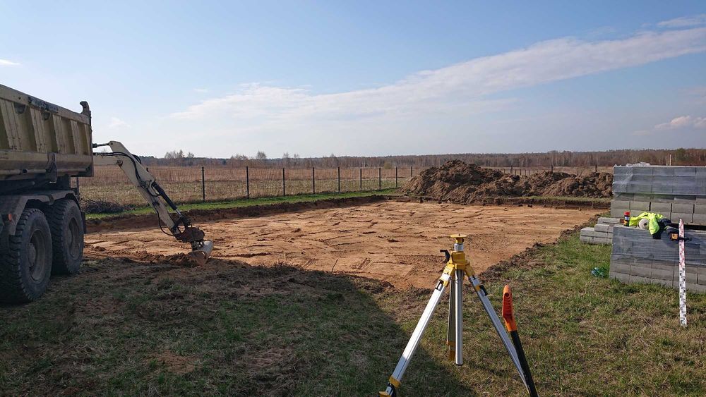 Wyrywanie korzeni, wywóz gruzu i ziemi, niwelacja terenu