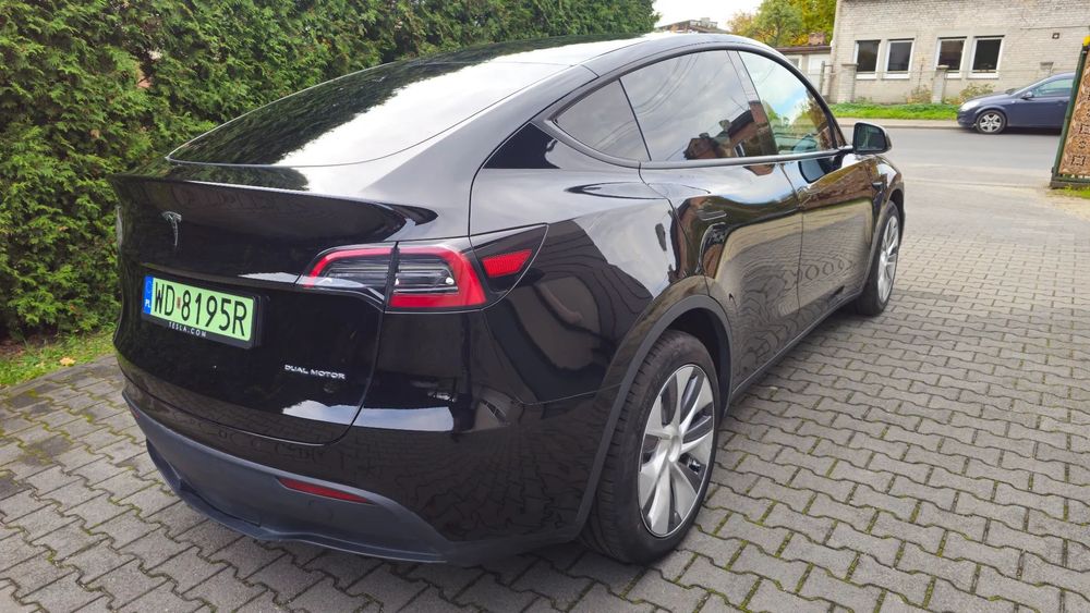 Tesla Y