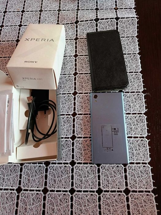 Smartfon  Sony Xperia XA1 Plus +ładowarka+ etui