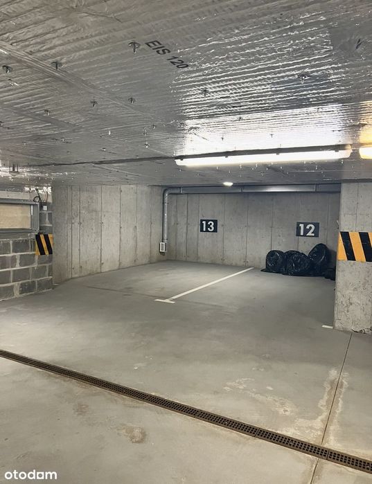 100m2 Miejsca parkingowe w hali garażowej na 8 aut KW