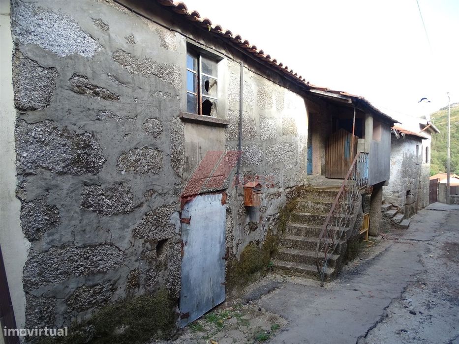 Moradia Rústica e Terreno! — Aboim, Felgueiras, Gontim E Pedraído, Braga