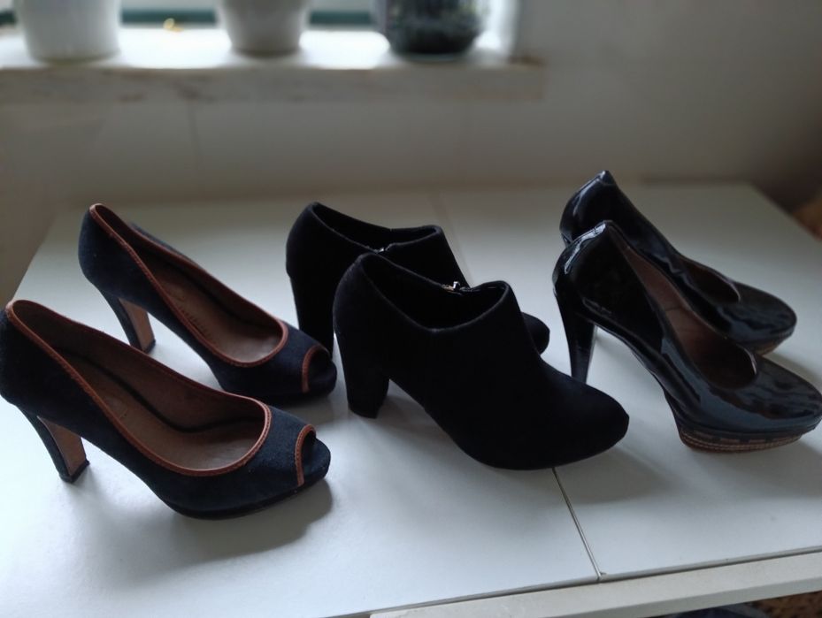 Sapatos em pele compensados