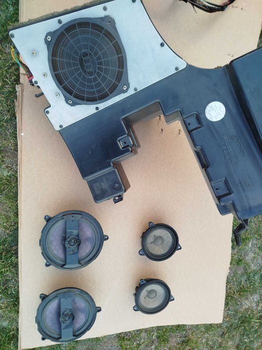 Audi A4 B5 Avant głośniki subwoofer wzmacniacz instalacja blaupunkt