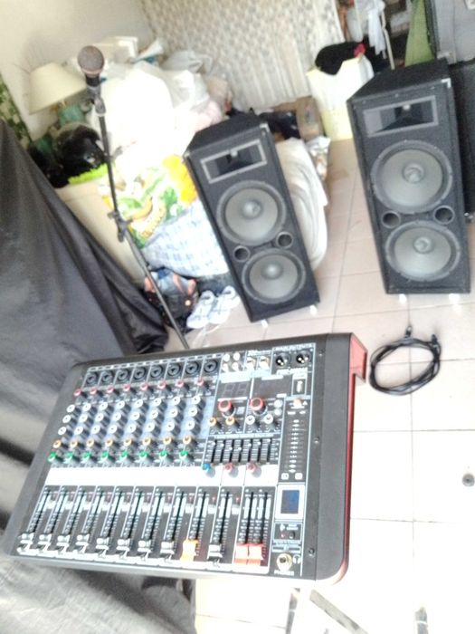 Complete PA system, bargain! Power Dynami amplified mixer table with 2 V-sound speakers64550376709761123