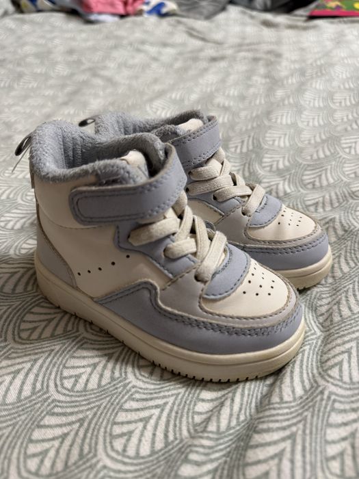 Взуття на хлопчика hm 20/21, clarks 22