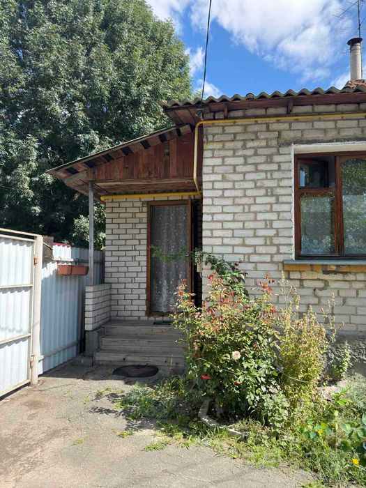 Продам будинок з ділянкою в центрі