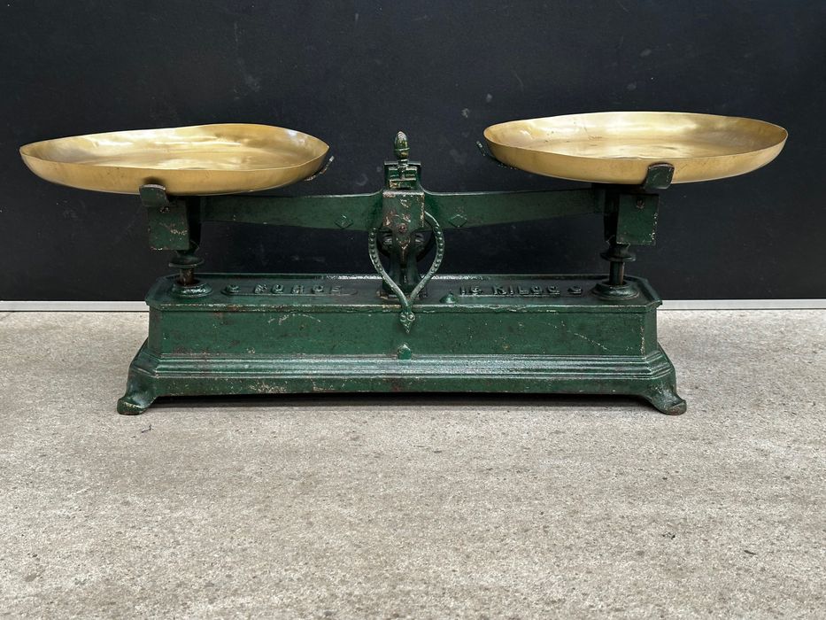 Balança pratos antiga