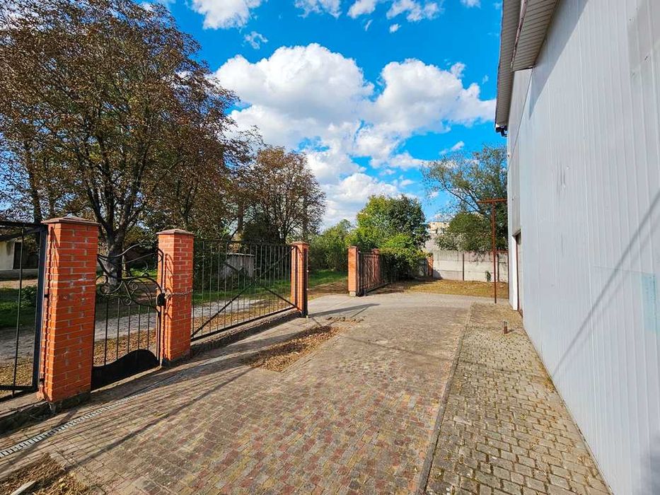 Виробничо-складське приміщення біля міжнародної автотраси Київ-Чоп...