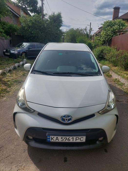 Продам Toyota prius v