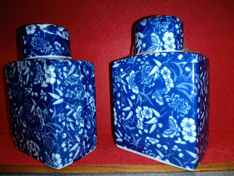 2 Porcelain Tea Jars433224022942689281